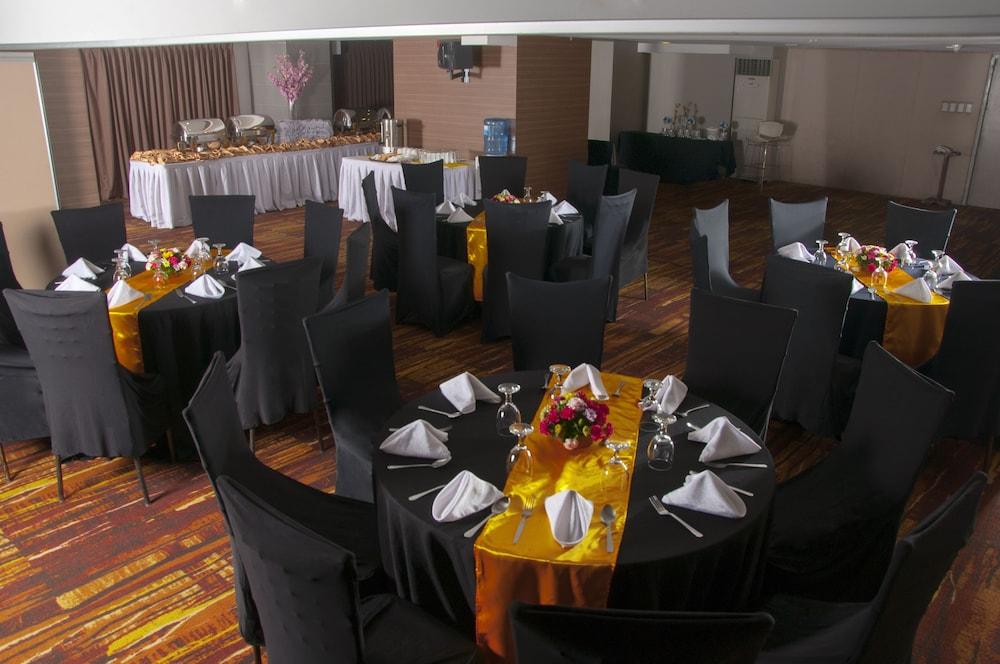 Best Western Antel Spa Hotel Suites Makati City Exterior photo