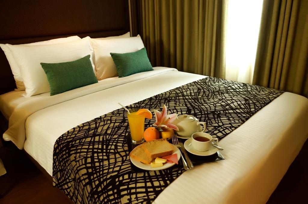 Best Western Antel Spa Hotel Suites Makati City Room photo