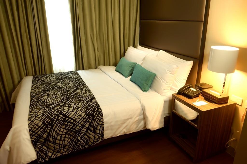 Best Western Antel Spa Hotel Suites Makati City Room photo